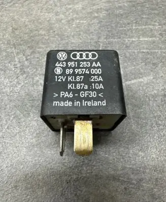 Audi A4 S4 B5 8D Other relay 443951253AA 899574000 KL87A10A