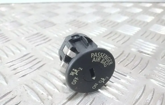 Passenger airbag on/off switch