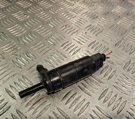 Volkswagen PASSAT B6 Headlight washer pump 3B7955681