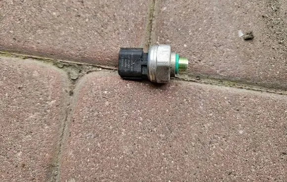 Opel Vivaro Air conditioning (A/C) pressure sensor 921366801R