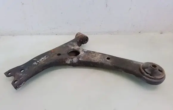 Toyota Corolla Verso E121 Front lower control arm/wishbone