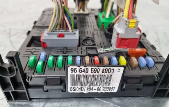 Citroen C4 I Picasso Fuse module 9664059080