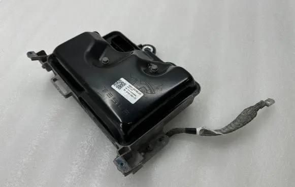 Tesla Model Y Central body control module 149732700B 149731900B