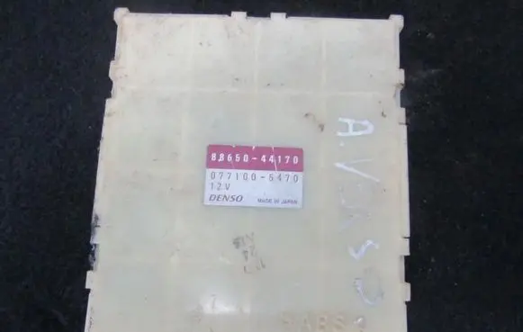 Toyota Avensis Verso Other control units/modules 8865044170 88650-44170
