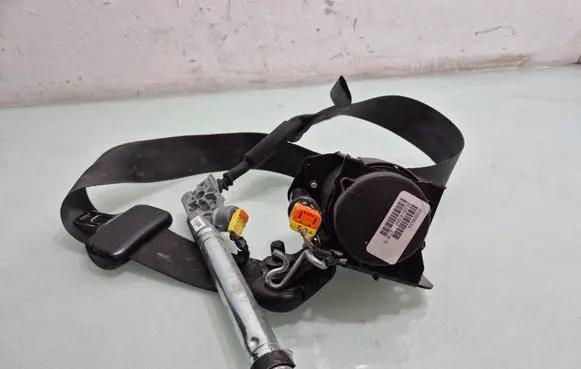 Ford Focus Front seatbelt 633684500A DM5161295DEW