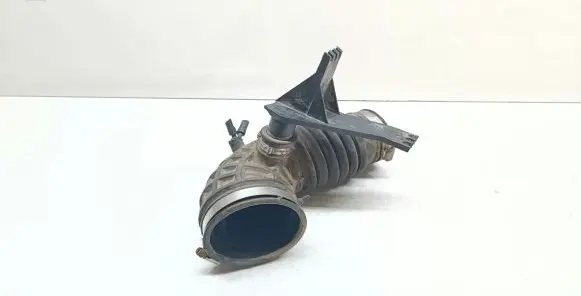 Nissan Pathfinder R51 Turbo air intake inlet pipe/hose 2100543