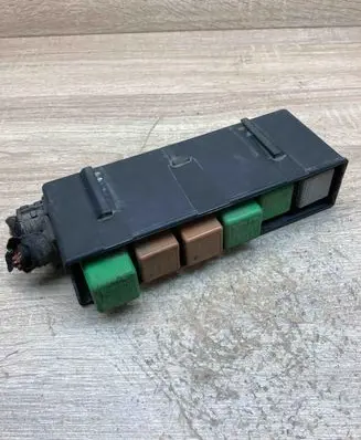 Opel Vectra B Fuse module 90504296