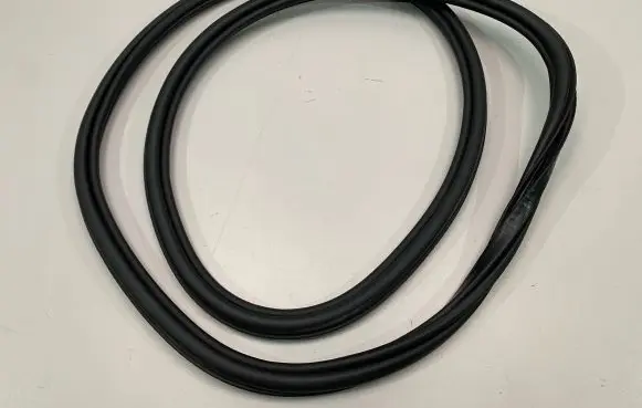 Volvo S90, V90 Rubber seal rear door 31108796