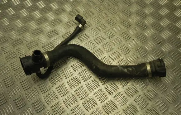 BMW 1 E82 E88 Engine coolant pipe/hose 7525641