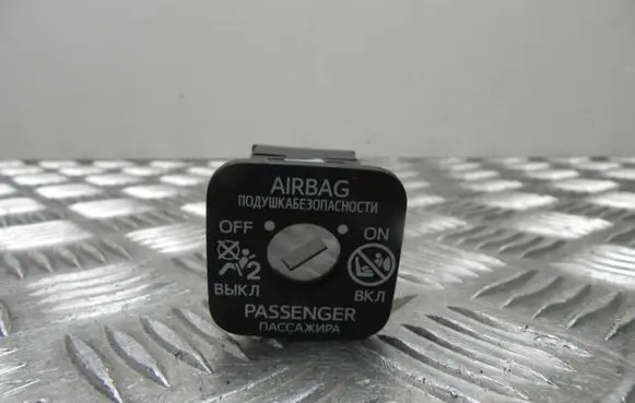 Passenger airbag on/off switch