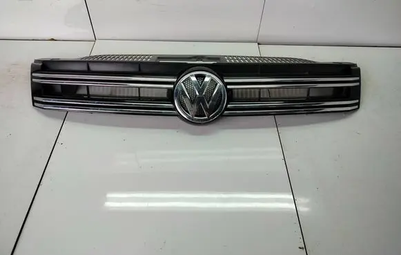 Front bumper upper radiator grill