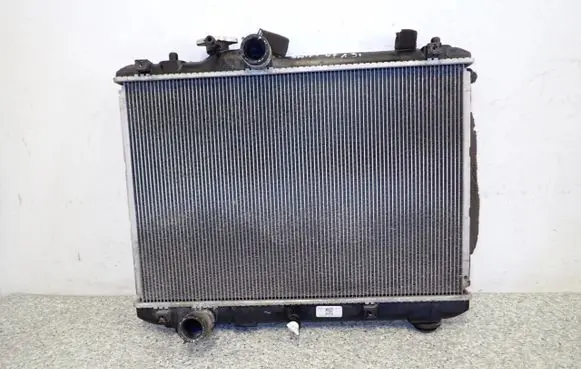 Suzuki Swift I Coolant radiator 