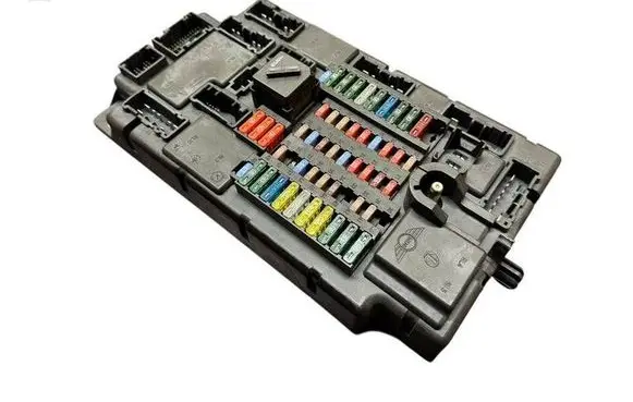 Mini Cooper Countryman R60 Fuse module 0103703135 504912F06 9813622