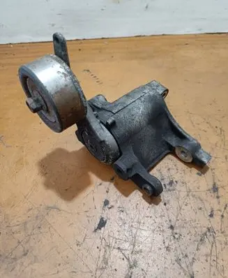 Toyota Hiace (H200) Alternator belt tensioner 