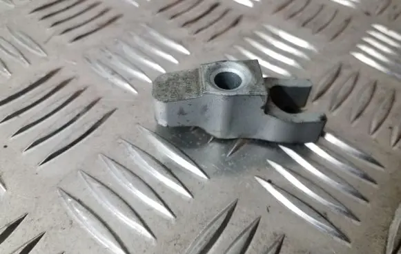Opel Astra J Fuel Injector clamp holder