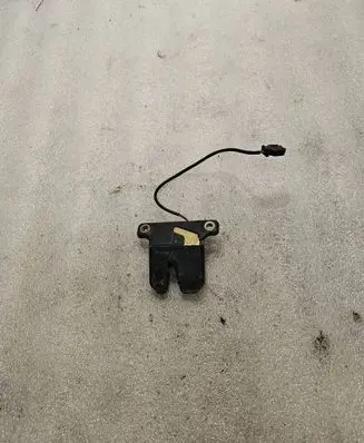 Audi A8 S8 D2 4D Tailgate/trunk/boot lock/catch/latch 4A5827505H