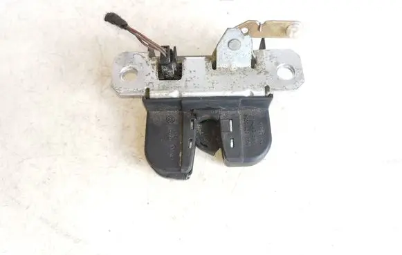 Volkswagen Polo Tailgate/trunk/boot lock/catch/latch 6Q6827505B