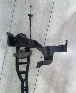 Rear door exterior handle/bracket