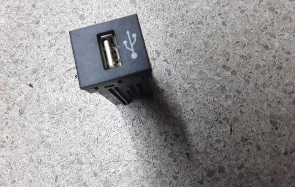USB socket connector