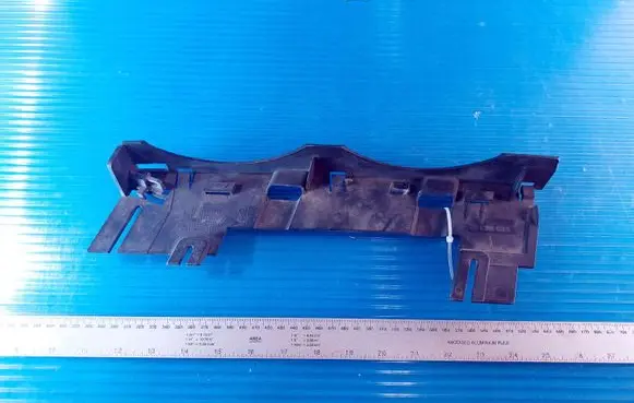 BMW 7 E38 Radiator mount bracket 82368890