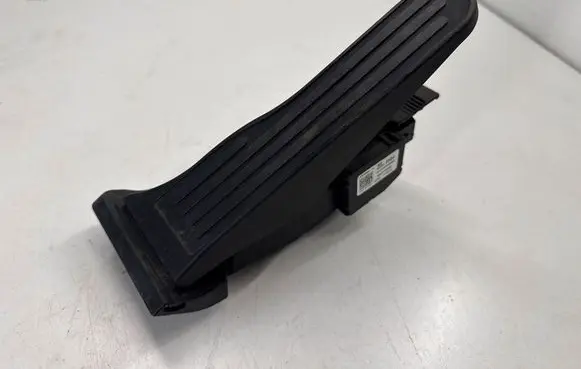 Chevrolet Camaro Accelerator throttle pedal 84534504