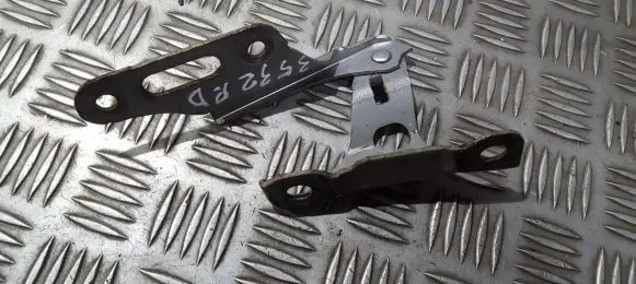 Honda Stream Engine bonnet/hood hinges