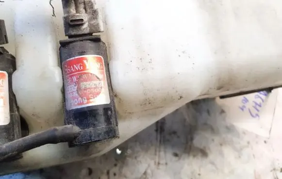 SsangYong Rexton Windscreen/windshield washer pump 8632005000