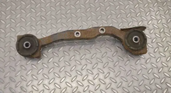 Lexus RX 450H Rear differential/diff mount bracket 