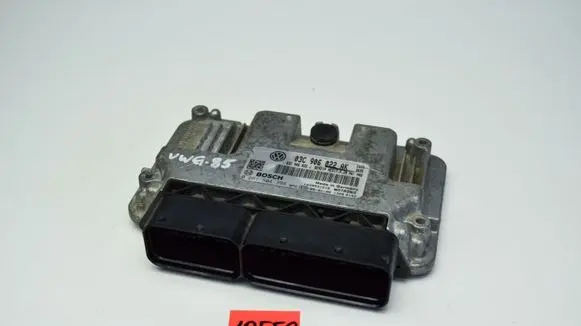 Volkswagen Golf V Engine control unit/module 03C906022AK 0261S04398