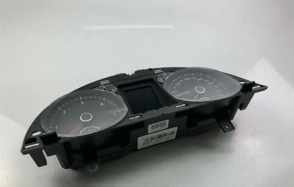 Volkswagen PASSAT B7 Speedometer (instrument cluster) 3AA920870P G1213