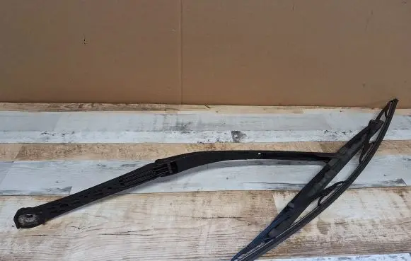 BMW 5 E39 Front wiper blade arm