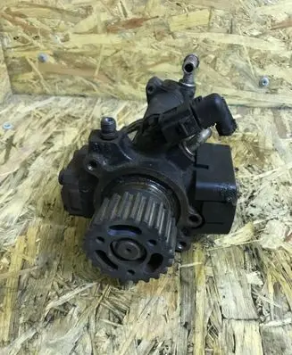 Volkswagen Touran II Fuel injection high pressure pump
