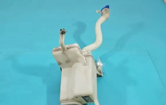 Windshield washer fluid reservoir/tank