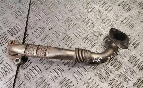 Volkswagen PASSAT B6 Engine coolant pipe/hose 03g131521