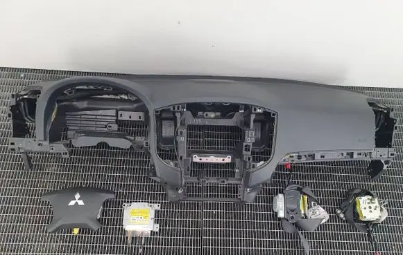 Mitsubishi Pajero Dashboard 