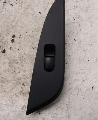 Nissan Pulsar Quarter vent window switch 829613ZL0A