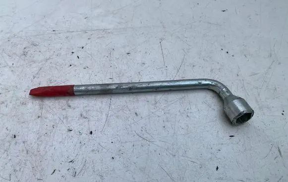 Volvo S80 Wheel nut wrench 