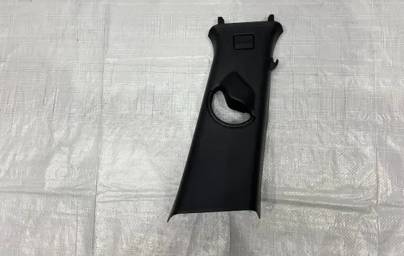 Land Rover Discovery 5 (B) pillar trim (bottom)
