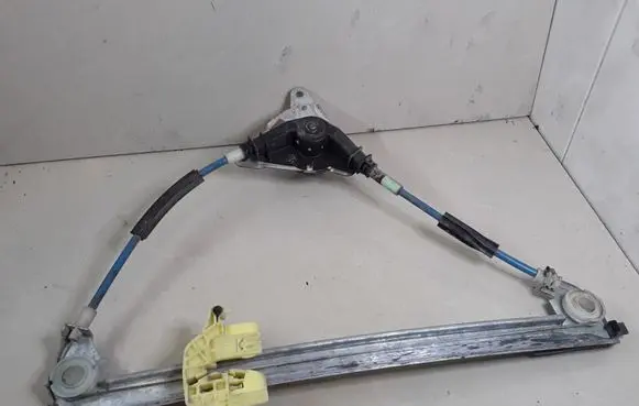 Rear door manual window regulator