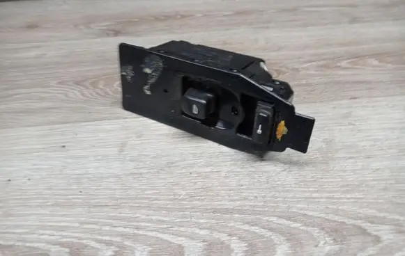 Volvo V70 Electric window control switch 30746075