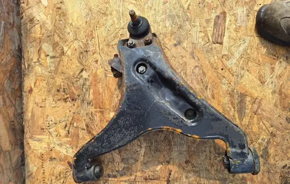 Mitsubishi Pajero Front lower control arm/wishbone
