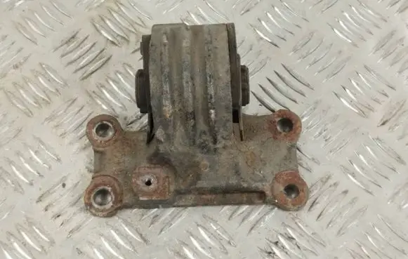 Lexus RX 450H Engine mount bracket