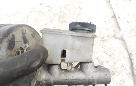 Mazda 626 Master brake cylinder