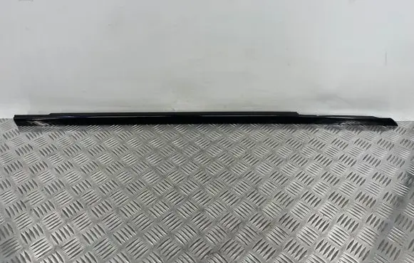 Mercedes-Benz C W205 Front door glass trim molding A2057204231