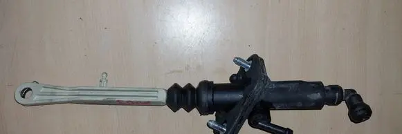 Volvo V70 Clutch slave cylinder 