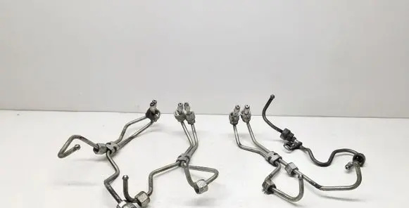 Volvo V60 Fuel injector supply line/pipe 