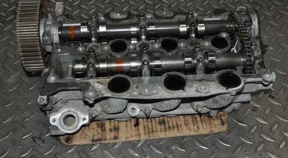 Land Rover Discovery 4 - LR4 Engine head 9X2Q9090CA