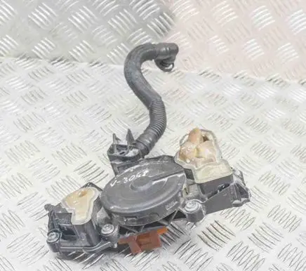 Volkswagen Golf VII Oil breather separator 06K103495AA