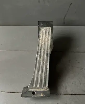 Accelerator throttle pedal