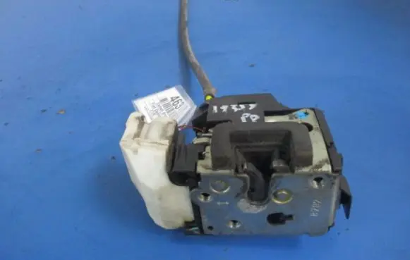 Fiat Doblo Front door lock